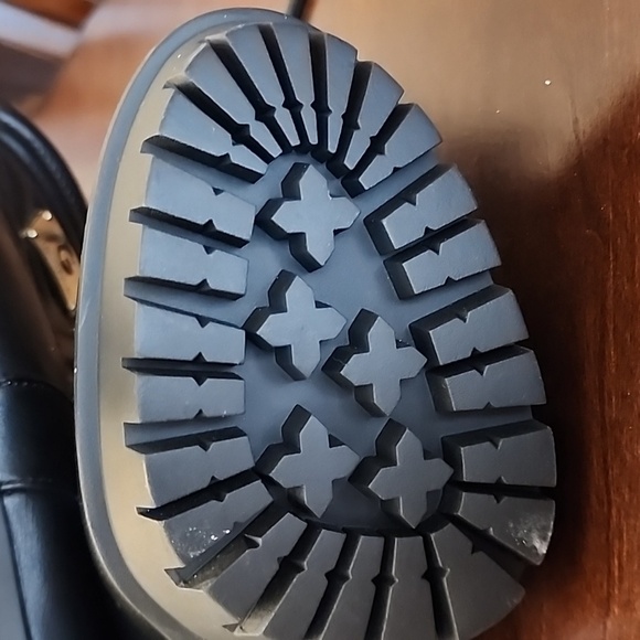 NWT GUESS Boots with lace up platform heel Black sz 8.5 - Picture 8 of 14